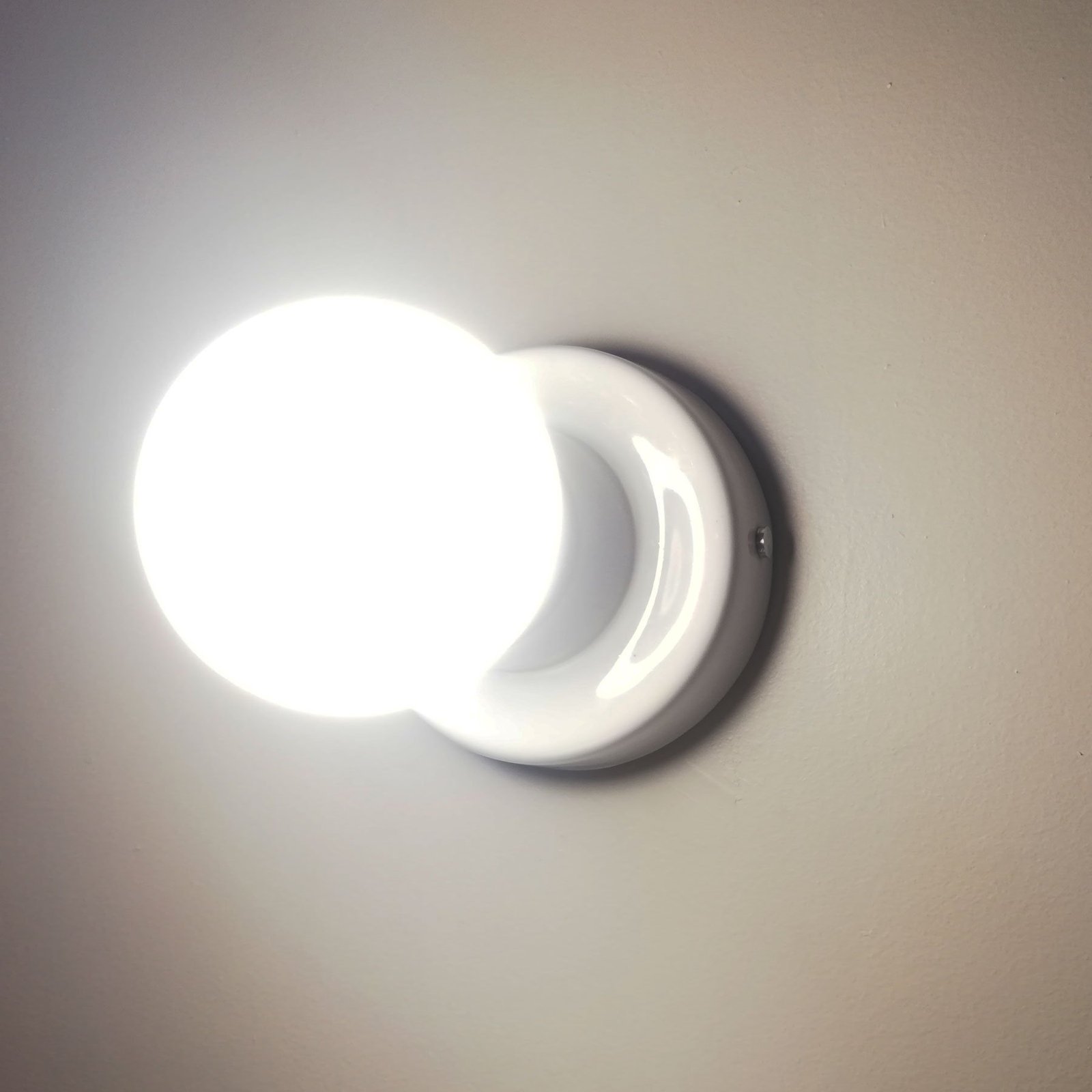 lampara aplique pared diseño ceramica blanca globo led iluminacion buenos aires argentina