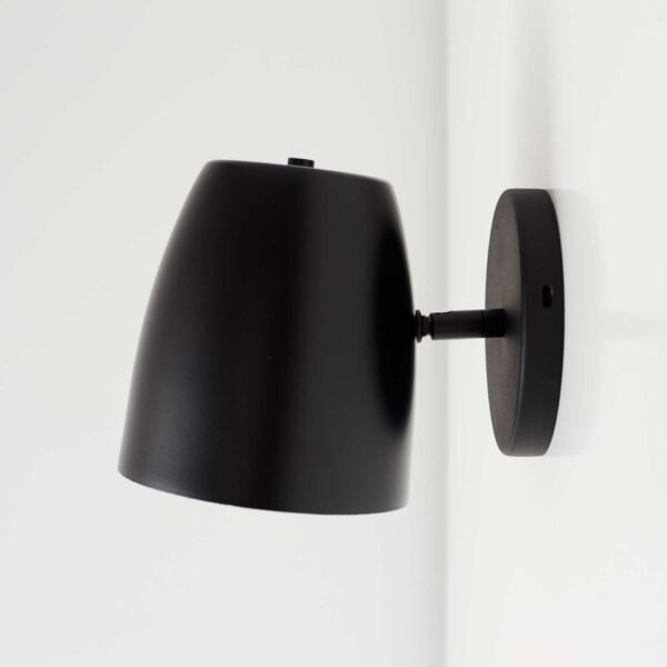 lampara aplique de pared frida negra blanca bronce dormitorio baño chapa metal hierro iluminacion decorativa led