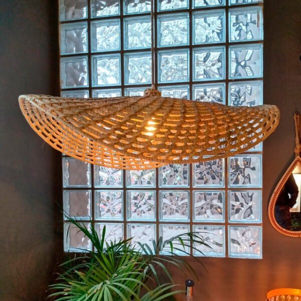 lampara colgante fibra de palma natural artesanal iluminacion calida moderna mesa comedor